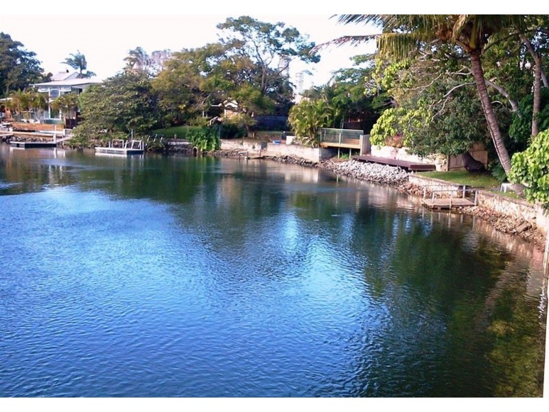 20 Savoy Drive, Broadbeach Waters QLD 4218