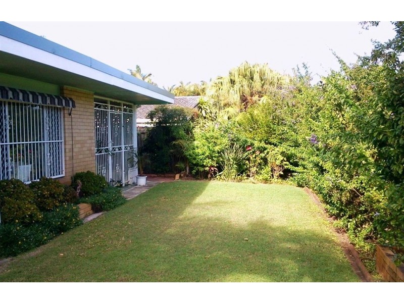 20 Savoy Drive, Broadbeach Waters QLD 4218