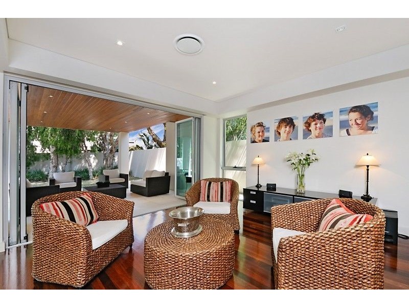 2/17 Marseille Court, Sorrento QLD 4217