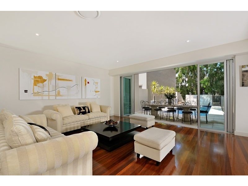 2/17 Marseille Court, Sorrento QLD 4217