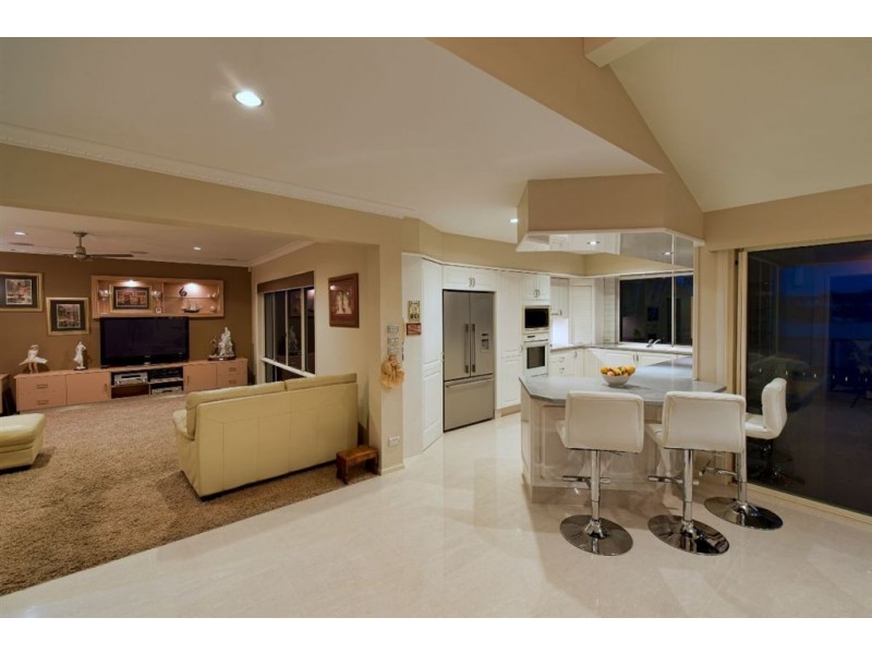 16 Yunga Court, Broadbeach Waters QLD 4218