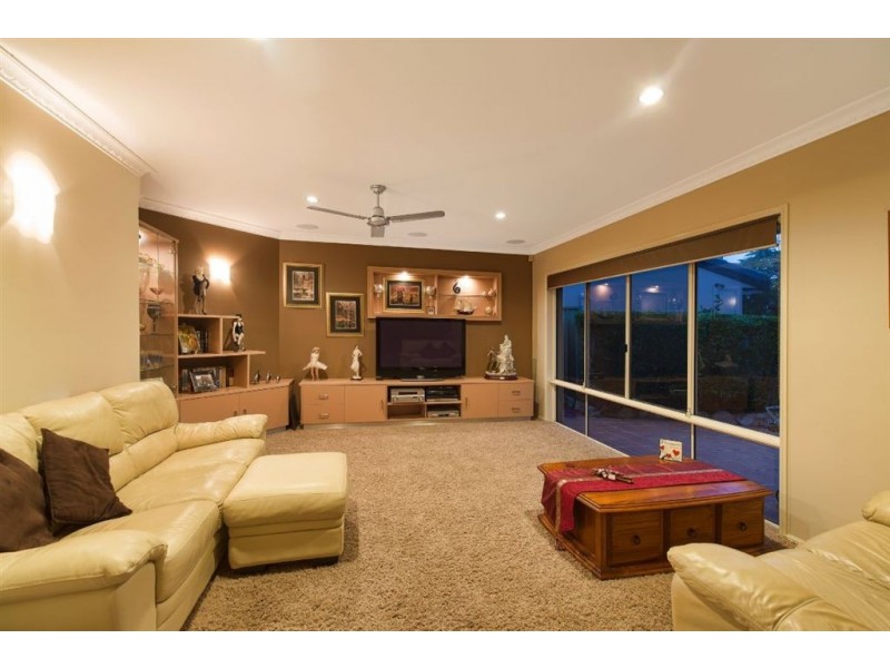 16 Yunga Court, Broadbeach Waters QLD 4218