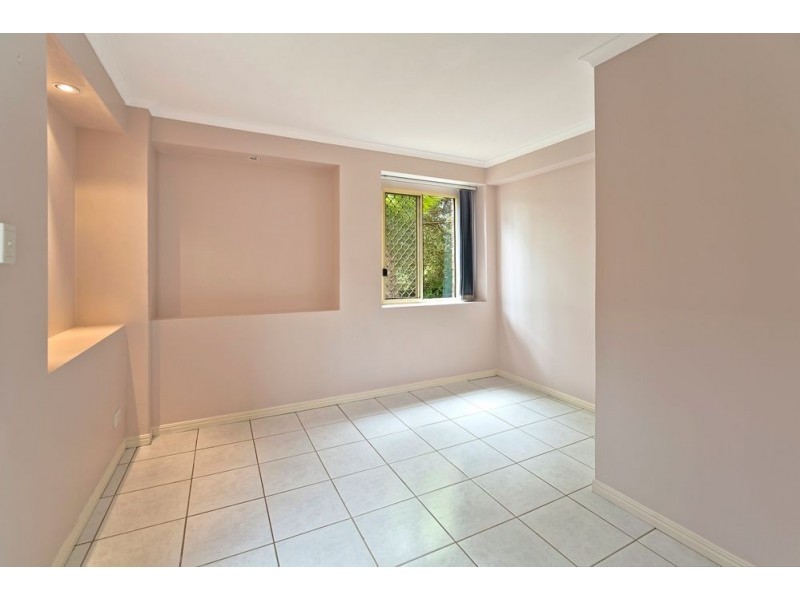 11 Langer Place, Arundel QLD 4214