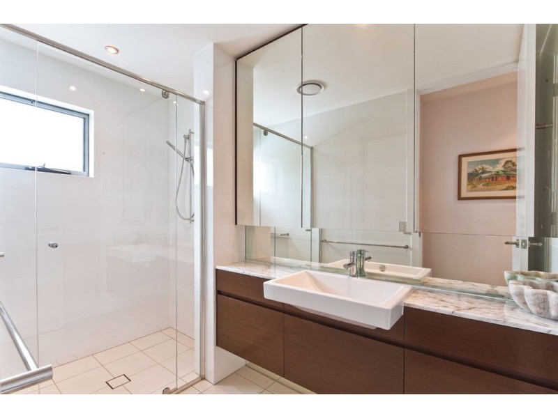 7528 Springfield Drive, Hope Island QLD 4212