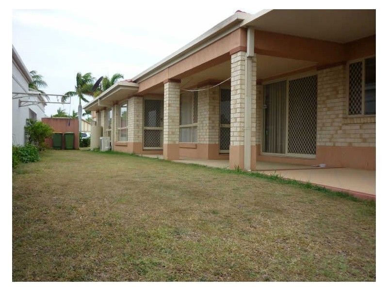 39 Notre Dame Court, Varsity Lakes QLD 4227