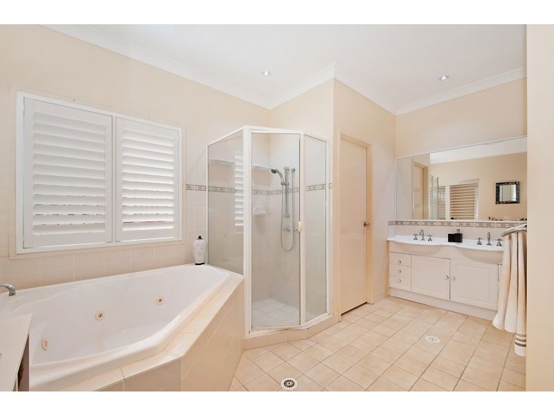 17 Kodiak Drive, Varsity Lakes QLD 4227