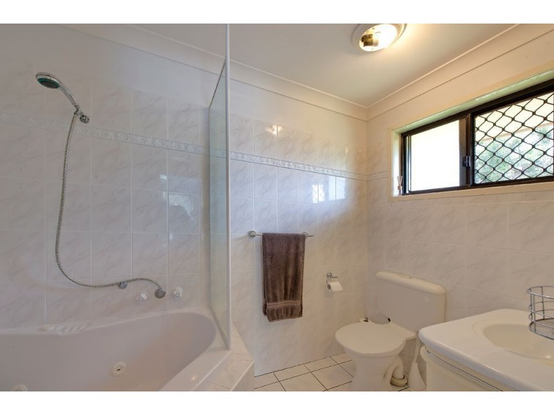 21 Dewberry Way, Gaven QLD 4211