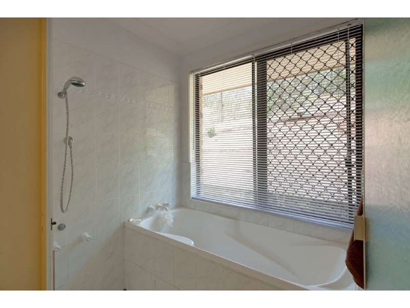 21 Dewberry Way, Gaven QLD 4211