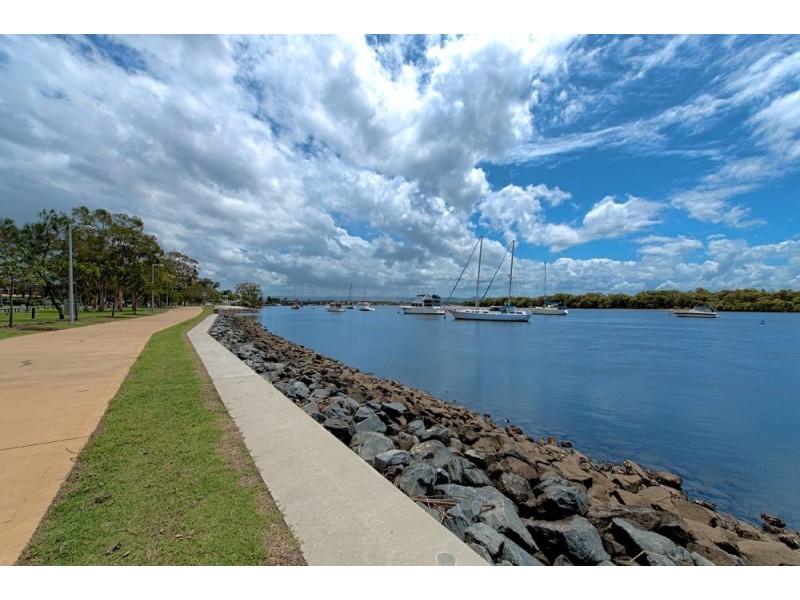 2/36 Killowill Avenue, Paradise Point QLD 4216