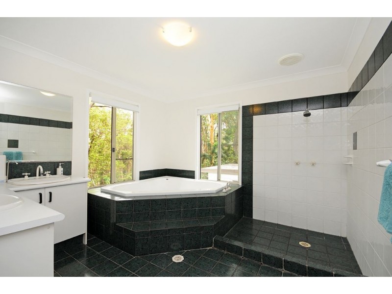 17 Kabool Road, Burleigh Heads QLD 4220