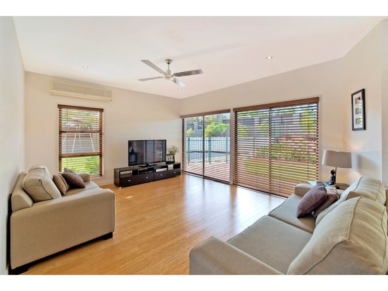1 Dearne Place, Carrara QLD 4211