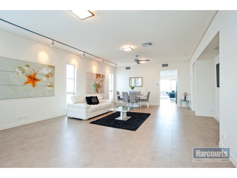 50 Harbour Rise, Hope Island QLD 4212