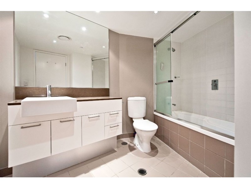 18 Enderley Avenue, Surfers Paradise QLD 4217