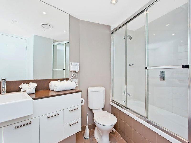 18 Enderley Avenue, Surfers Paradise QLD 4217