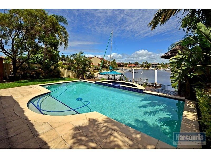 6 Namatjira Street, Paradise Point QLD 4216