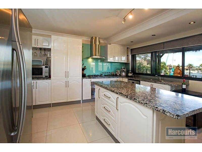 6 Namatjira Street, Paradise Point QLD 4216