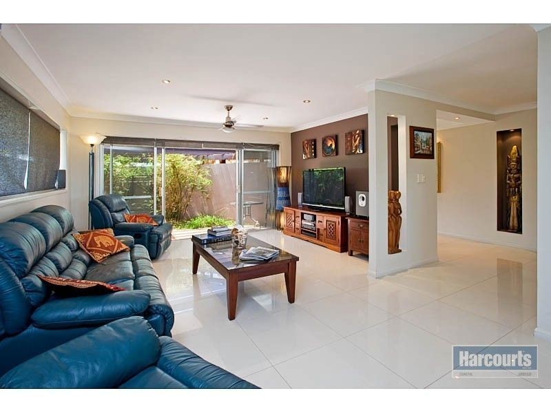 6 Namatjira Street, Paradise Point QLD 4216
