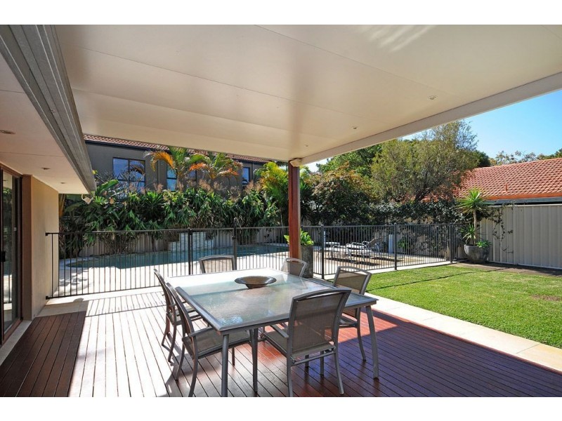 6 Henning Court, Mermaid Waters QLD 4218