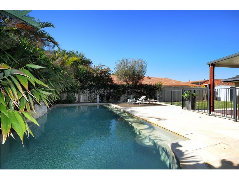 6 Henning Court, Mermaid Waters QLD 4218