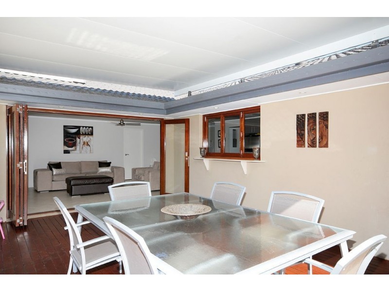 6 Henning Court, Mermaid Waters QLD 4218