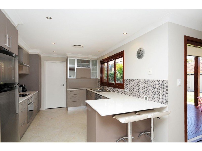 6 Henning Court, Mermaid Waters QLD 4218