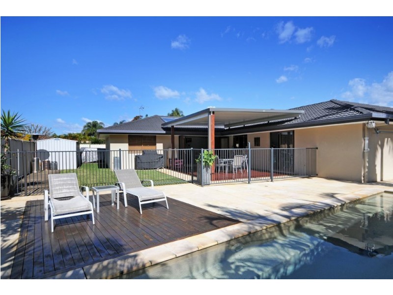 6 Henning Court, Mermaid Waters QLD 4218