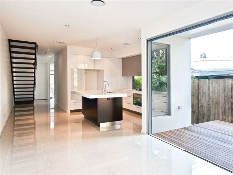 2/6 Mallard Avenue, Paradise Point QLD 4216