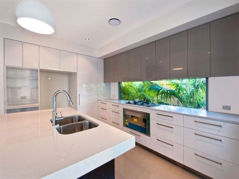 2/6 Mallard Avenue, Paradise Point QLD 4216