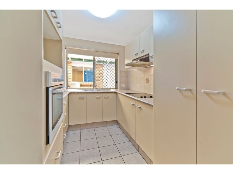 1/49 Errol Avenue, Paradise Point QLD 4216