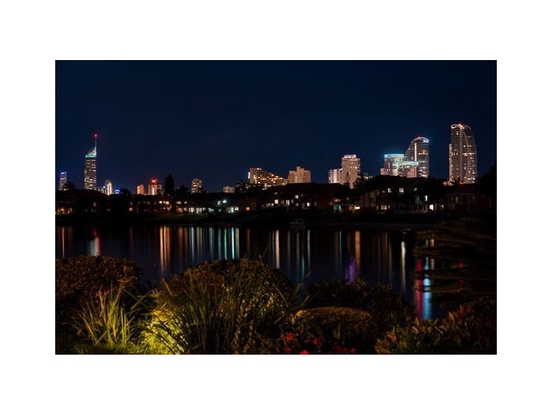 8 Australis Court, Mermaid Waters QLD 4218