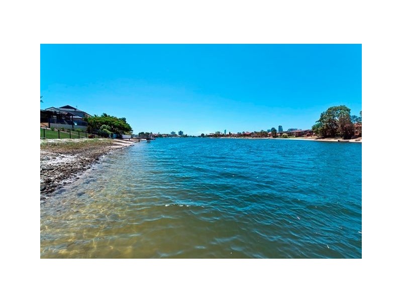 8 Australis Court, Mermaid Waters QLD 4218