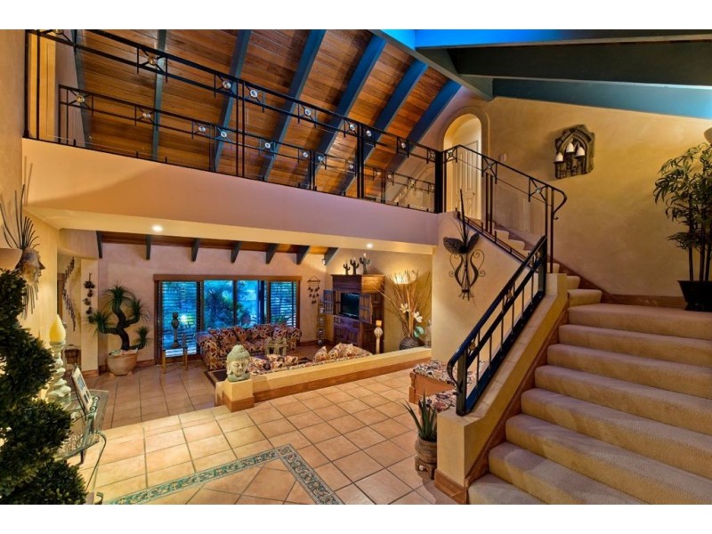 8 Australis Court, Mermaid Waters QLD 4218