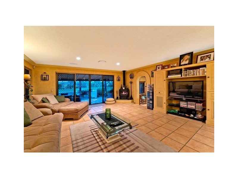 8 Australis Court, Mermaid Waters QLD 4218