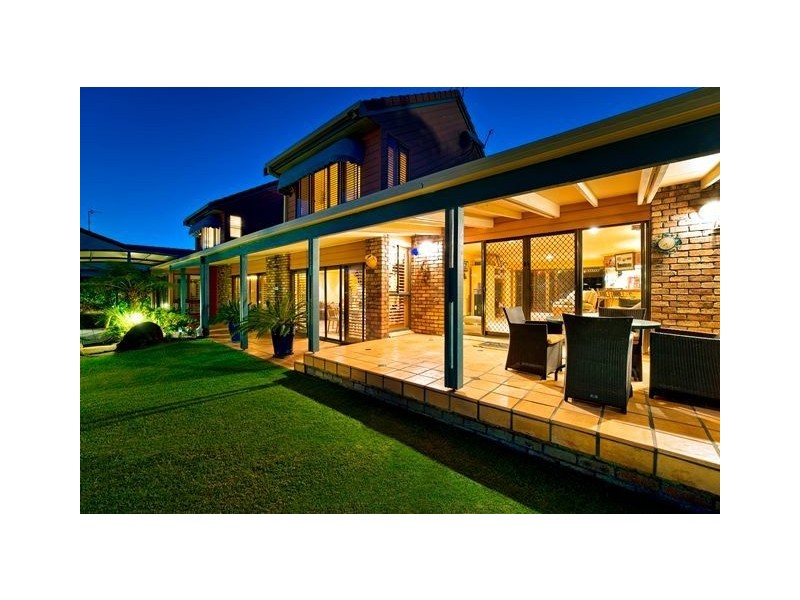 8 Australis Court, Mermaid Waters QLD 4218