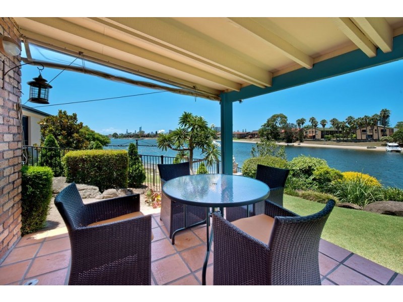 8 Australis Court, Mermaid Waters QLD 4218