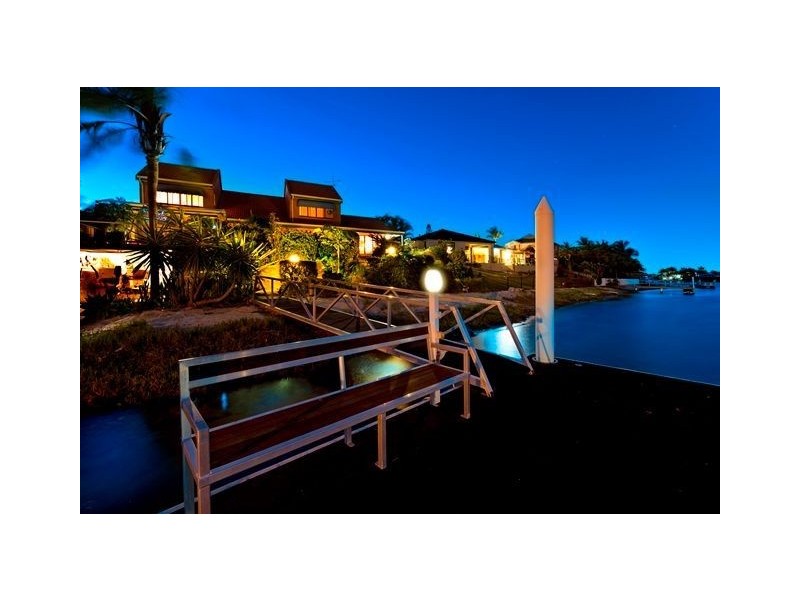 8 Australis Court, Mermaid Waters QLD 4218