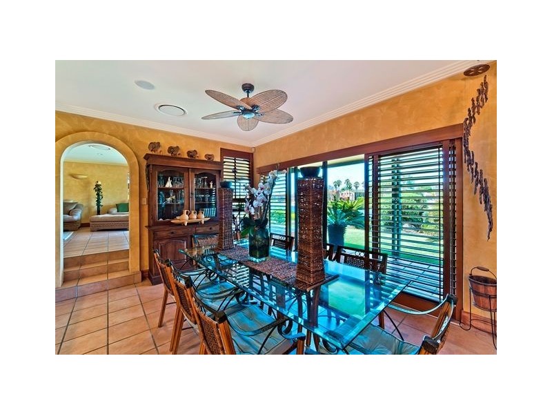 8 Australis Court, Mermaid Waters QLD 4218