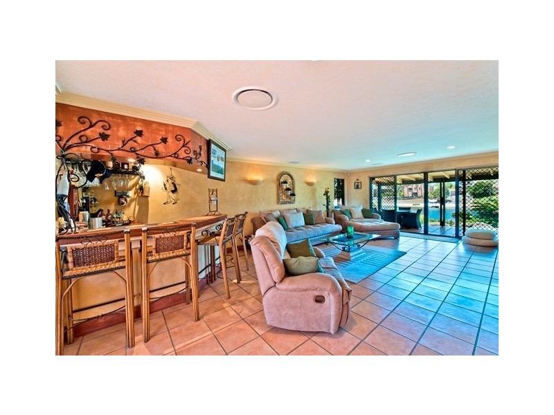 8 Australis Court, Mermaid Waters QLD 4218