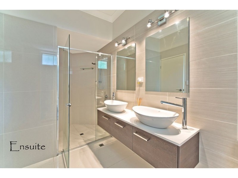 18 Kensington Street, Robina QLD 4226