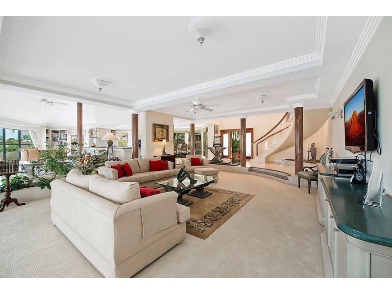 9 Lobster Pot Place, Runaway Bay QLD 4216