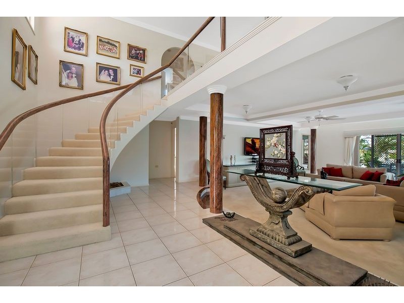 9 Lobster Pot Place, Runaway Bay QLD 4216