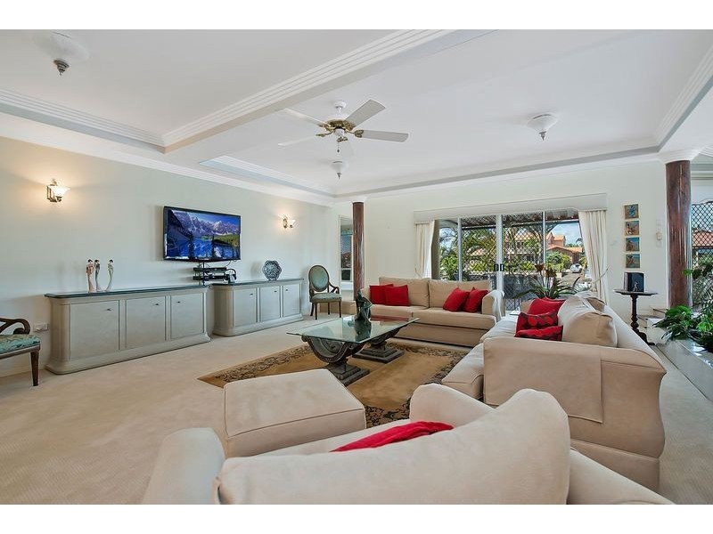 9 Lobster Pot Place, Runaway Bay QLD 4216