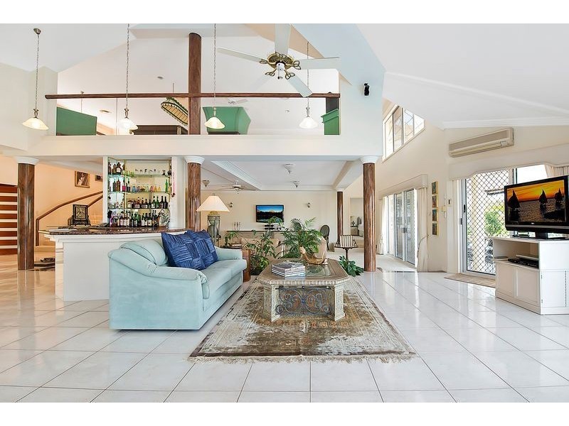 9 Lobster Pot Place, Runaway Bay QLD 4216