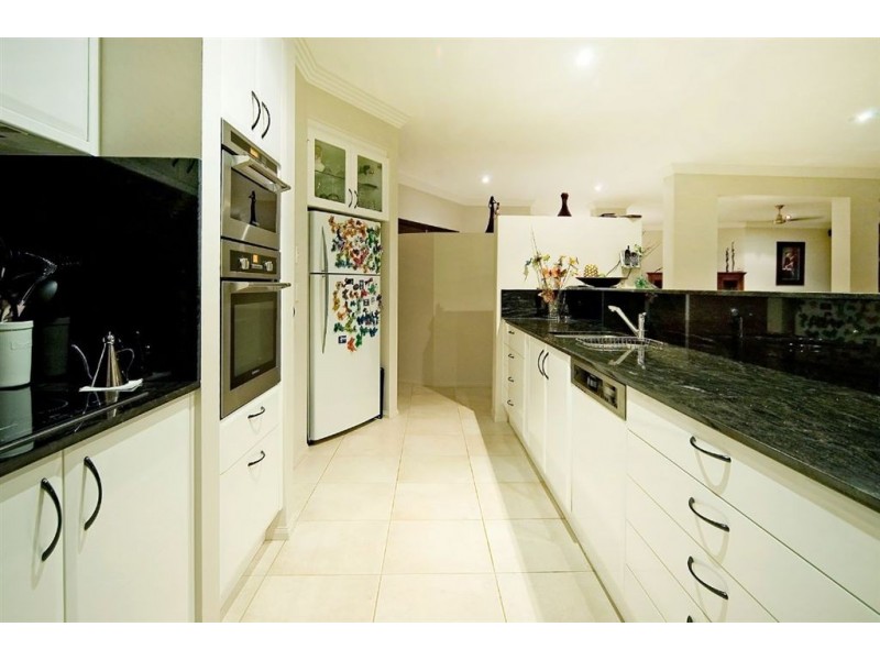 1033 Rosebank Way, Hope Island QLD 4212