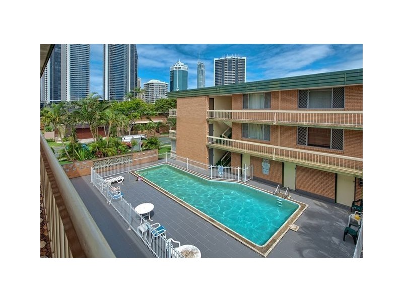 18 Tarcoola Crescent, Chevron Island QLD 4217