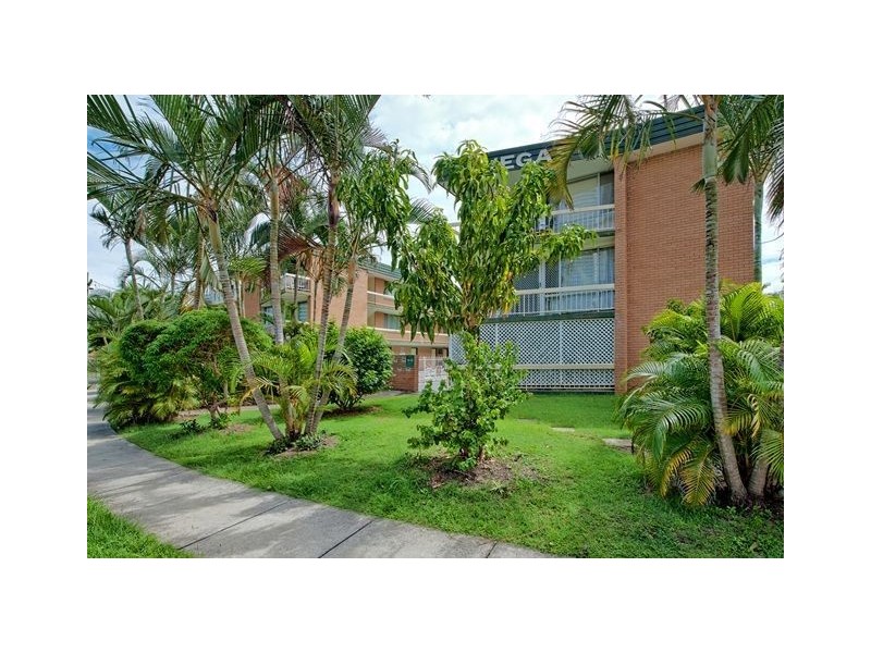 18 Tarcoola Crescent, Chevron Island QLD 4217