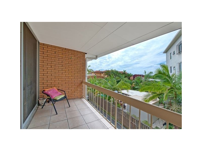 18 Tarcoola Crescent, Chevron Island QLD 4217