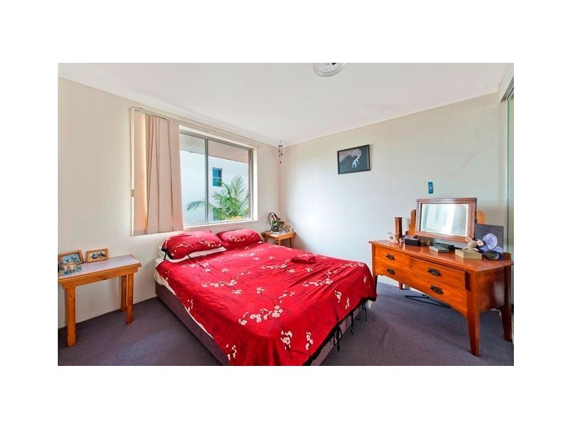 18 Tarcoola Crescent, Chevron Island QLD 4217