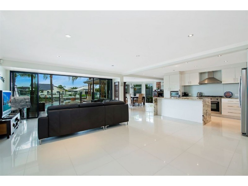 4 The Bowsprit, Runaway Bay QLD 4216