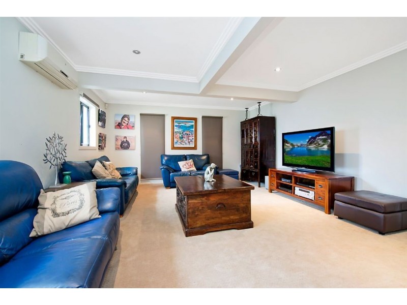 4 The Bowsprit, Runaway Bay QLD 4216